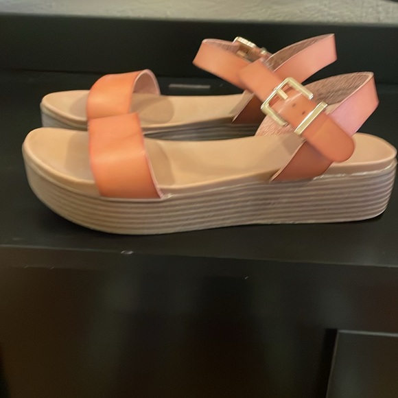 Express Shoes - Express platform sandals